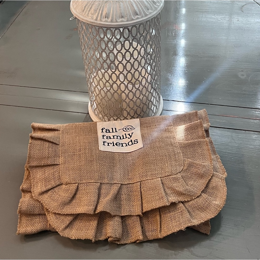 Burlap ruffled table runner - Picture 3 of 5